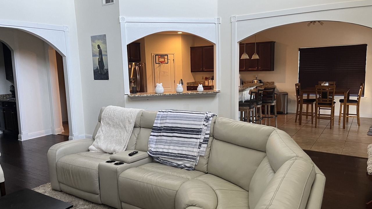 Photo of Livingroom in Daphne