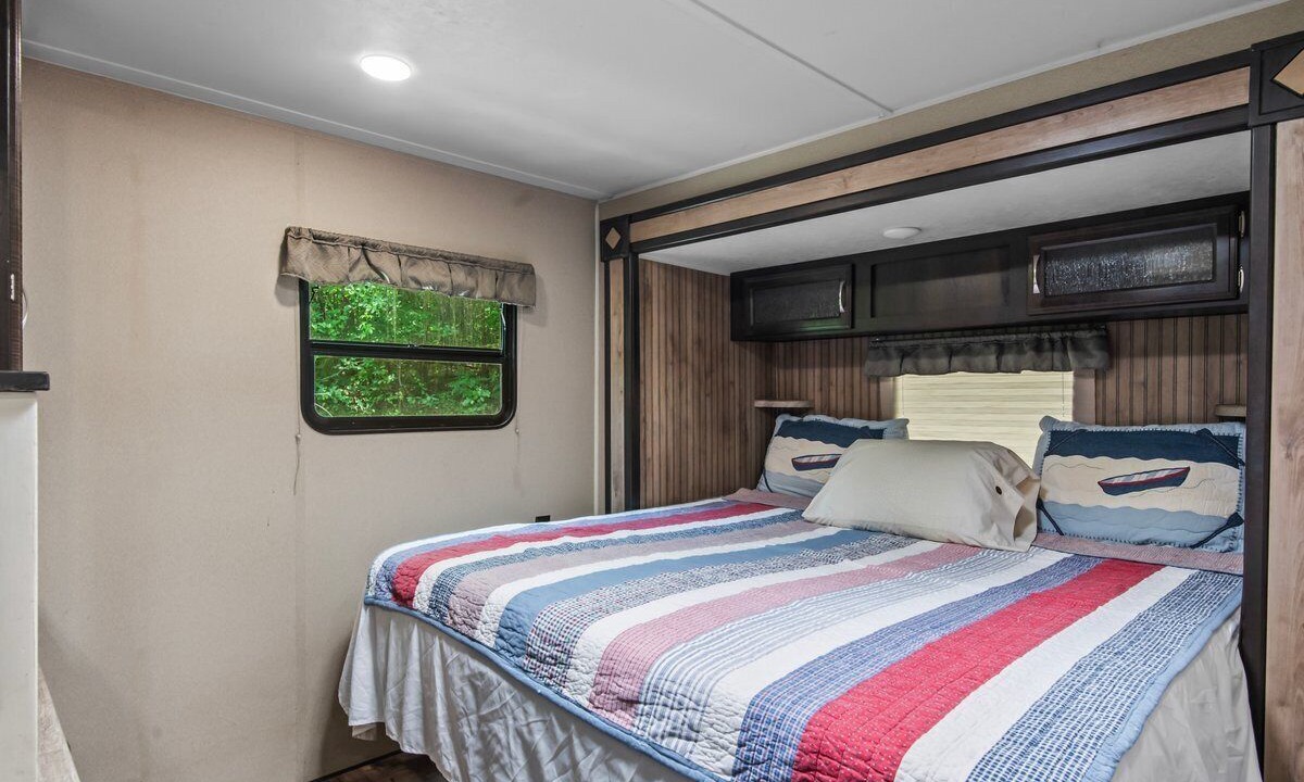 Photo of Bedroom in Groveoak