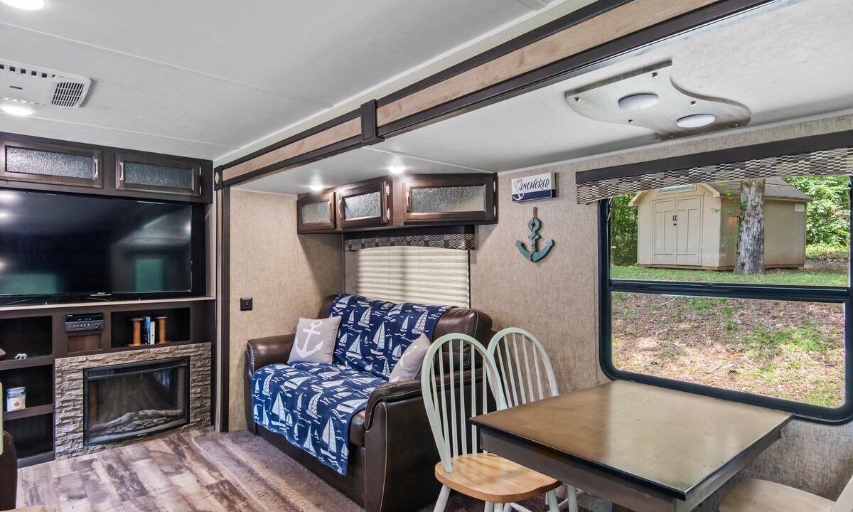 Photo of Livingroom in Groveoak