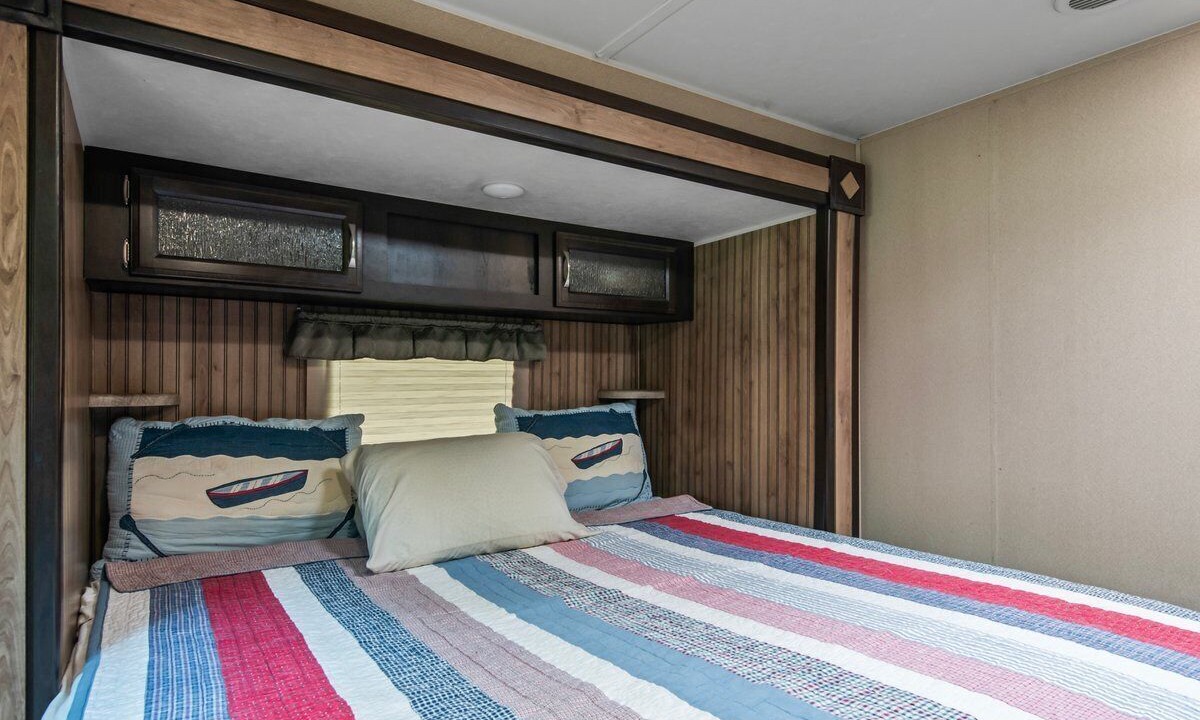 Photo of Bedroom in Groveoak