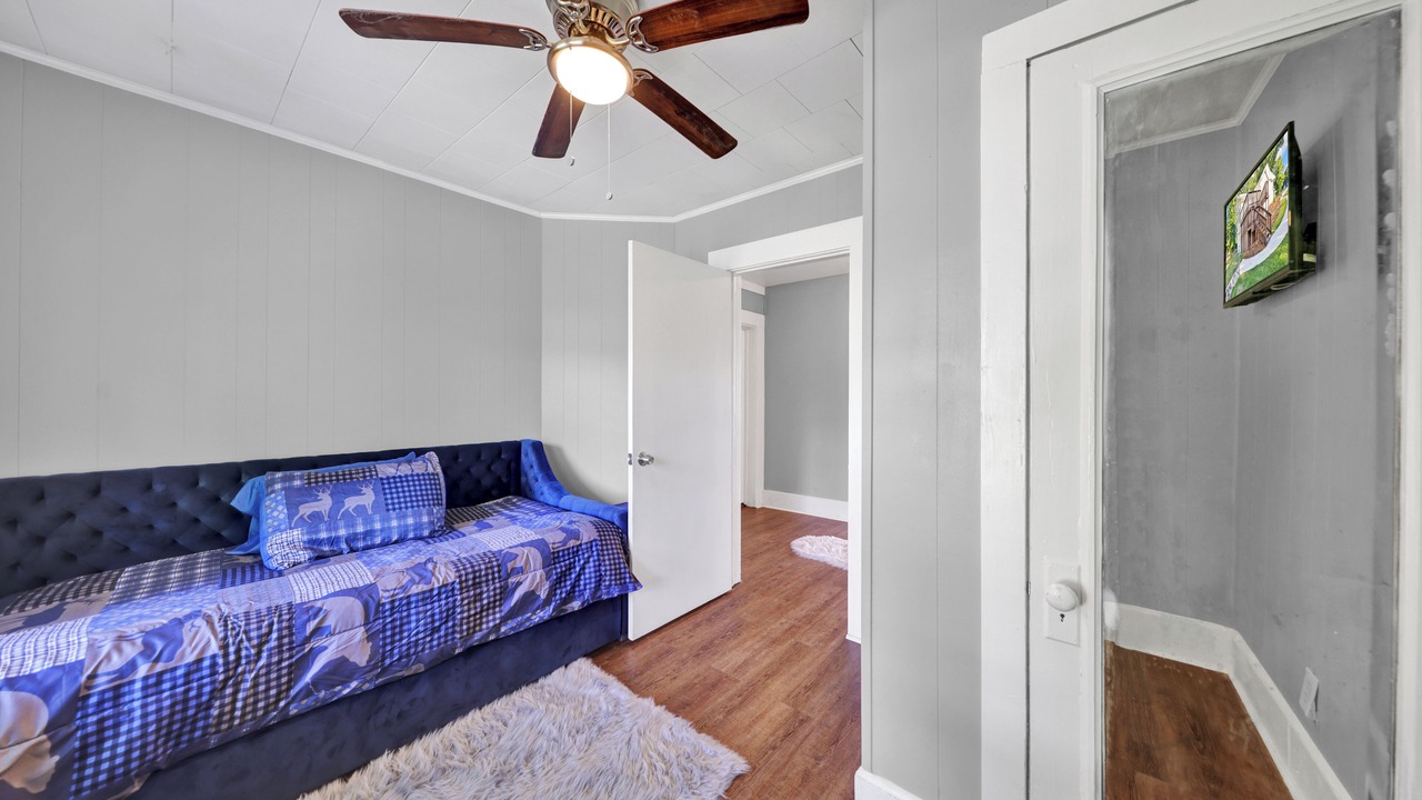 Photo of Bedroom in Crestline Heights