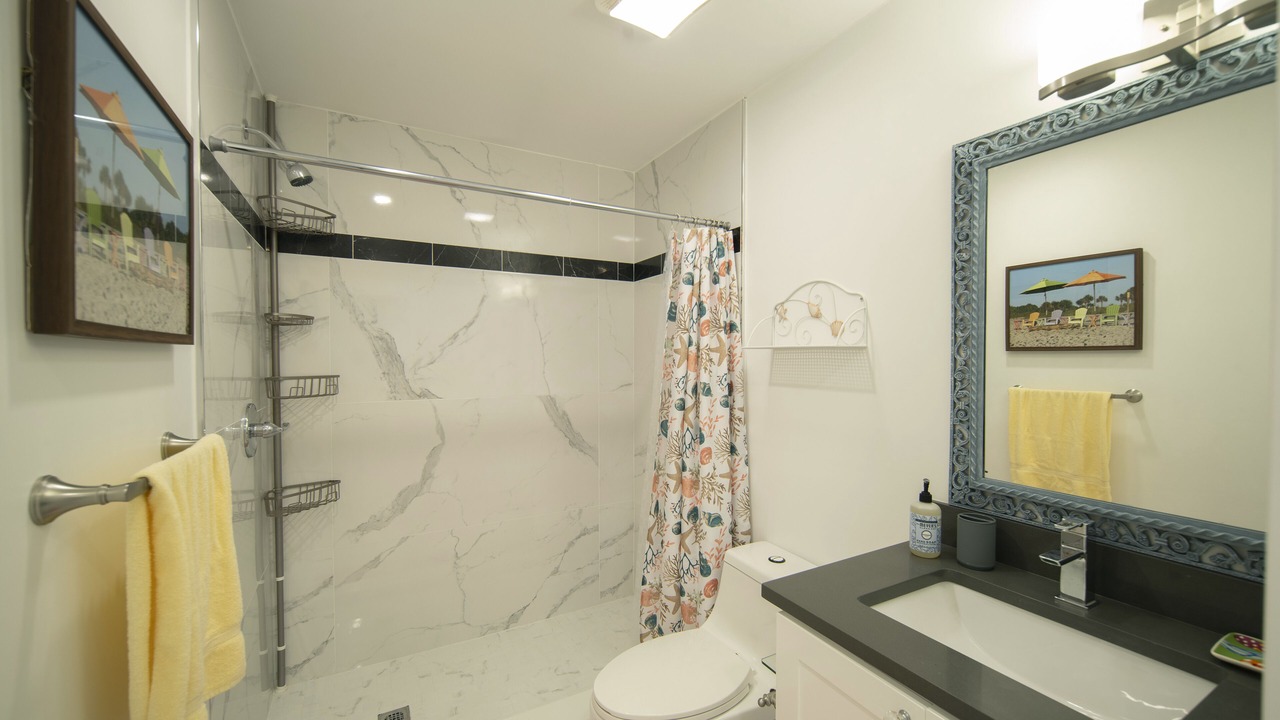 Photo of Bathroom in Caloosahatchee