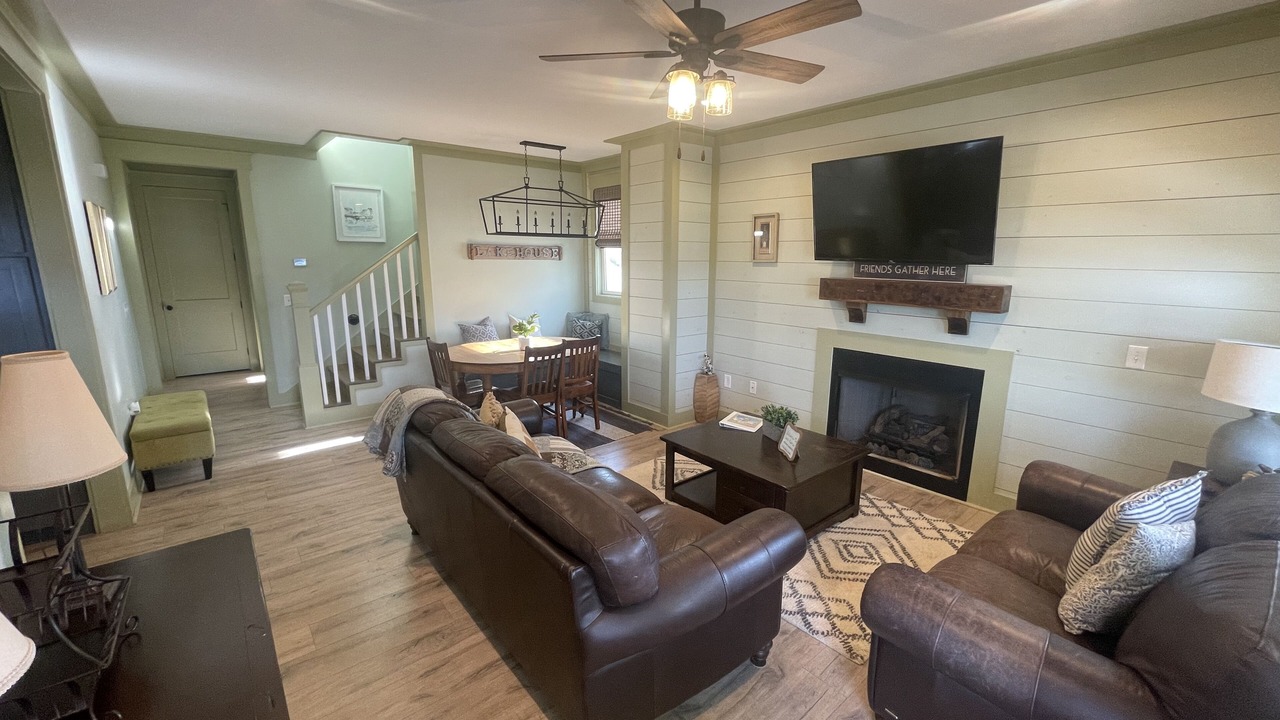 Photo of Livingroom in Guntersville
