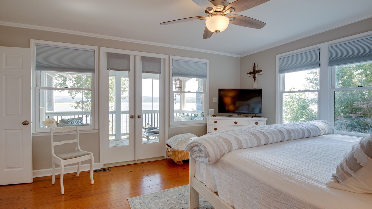 Photo of Bedroom in Groveoak