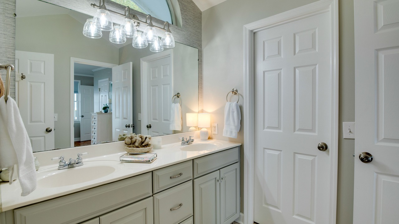 Photo of Bathroom in Groveoak