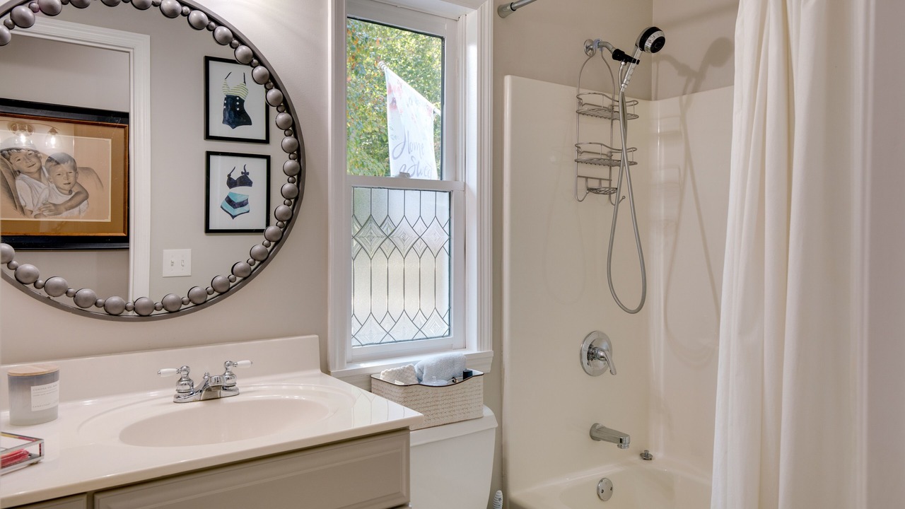 Photo of Bathroom in Groveoak