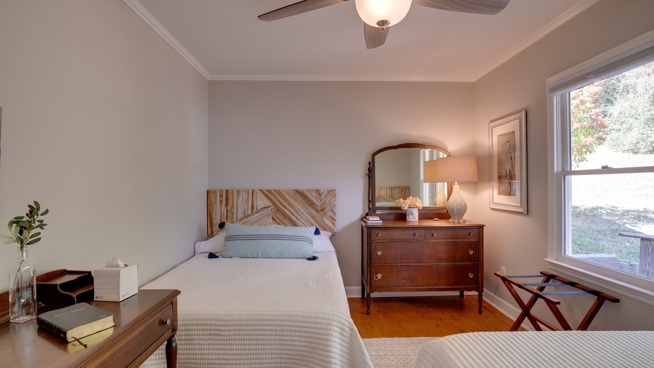 Photo of Bedroom in Groveoak
