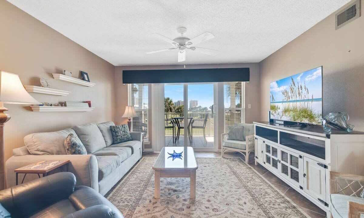 Photo of Livingroom in Orange Beach East