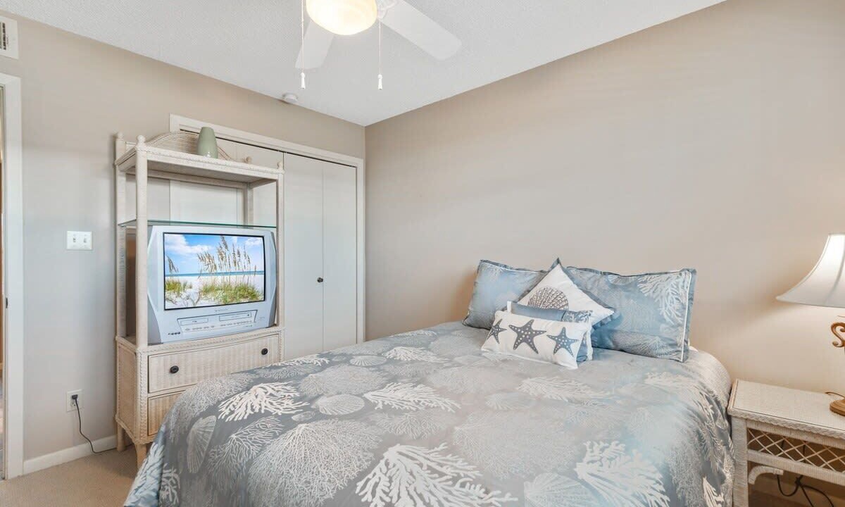Photo of Bedroom in Orange Beach East