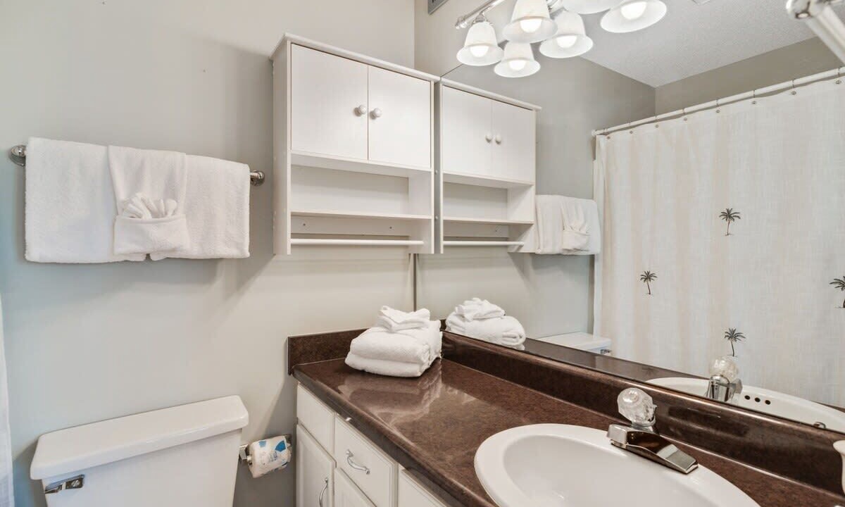 Photo of Bathroom in Orange Beach East