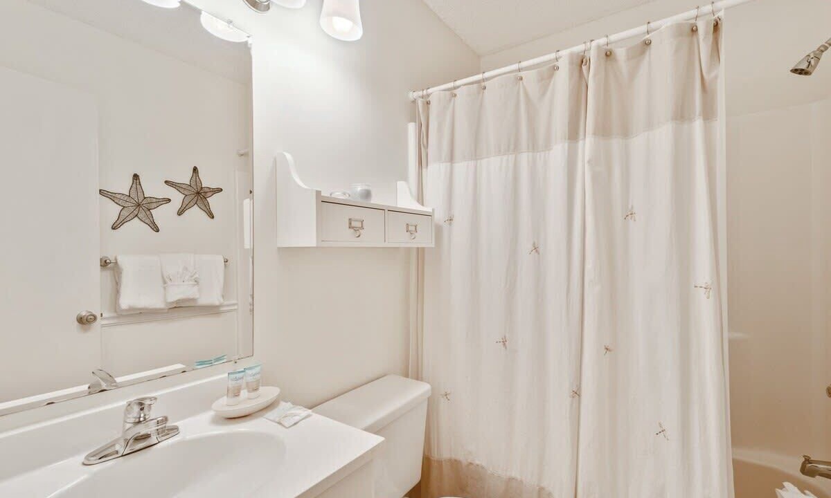 Photo of Bathroom in Orange Beach East