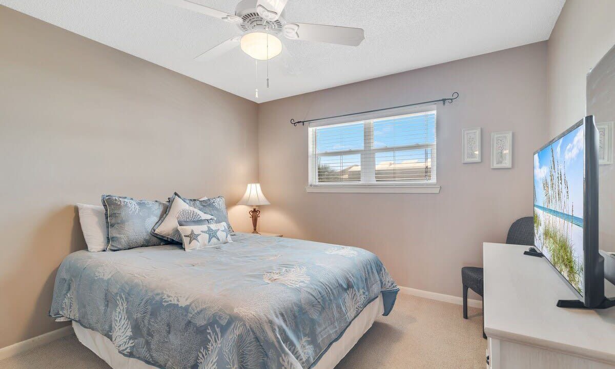 Photo of Bedroom in Orange Beach East