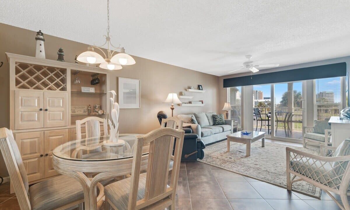 Photo of Livingroom in Orange Beach East