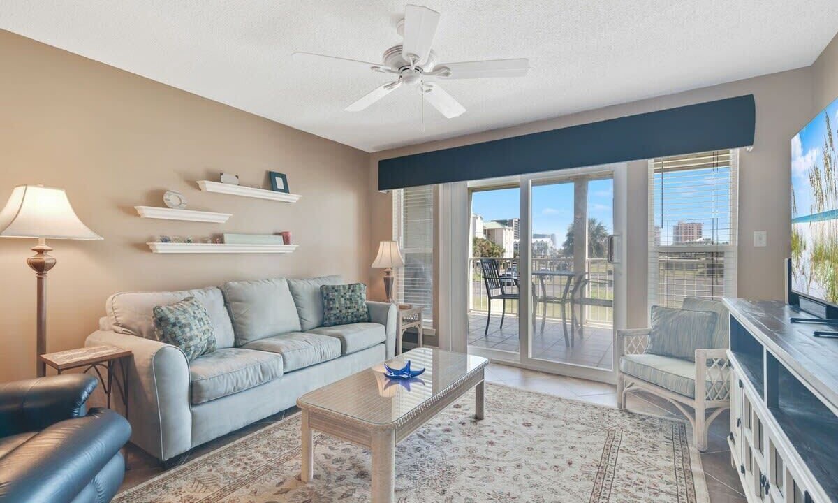 Photo of Livingroom in Orange Beach East