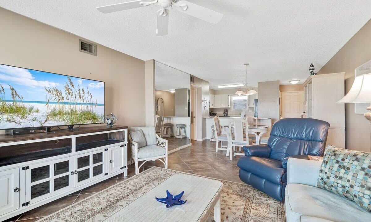 Photo of Livingroom in Orange Beach East