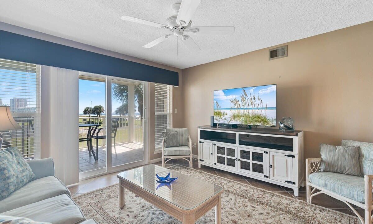 Photo of Livingroom in Orange Beach East