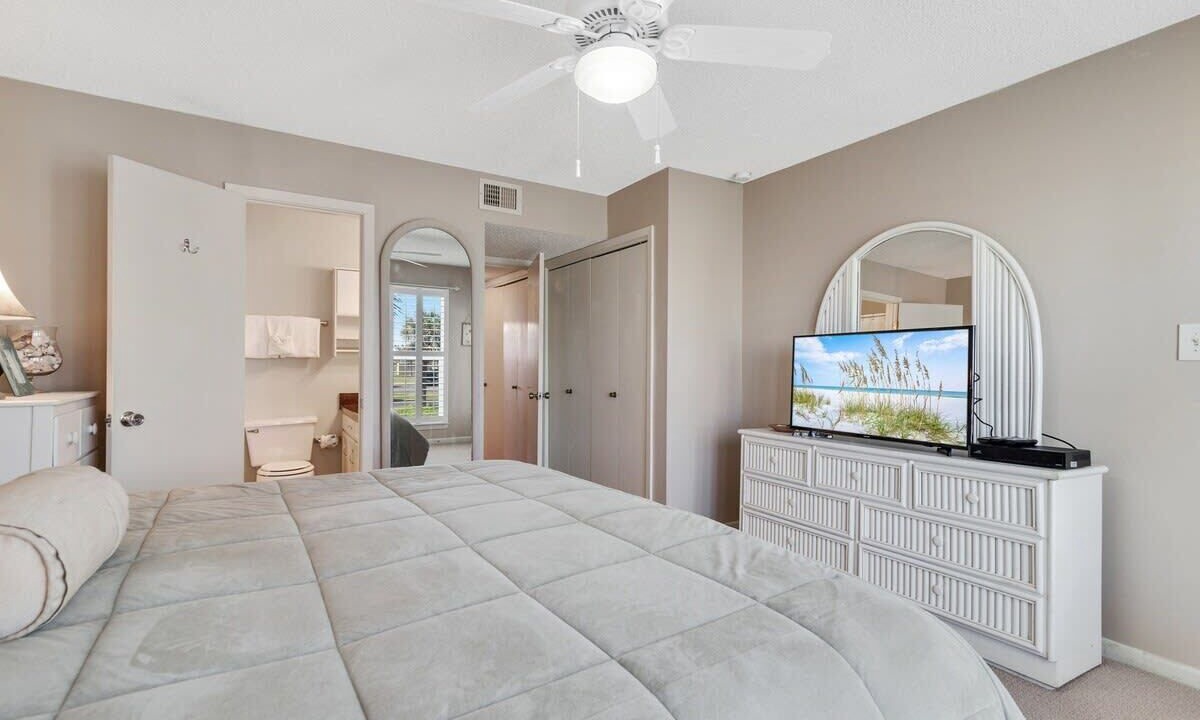 Photo of Bedroom in Orange Beach East