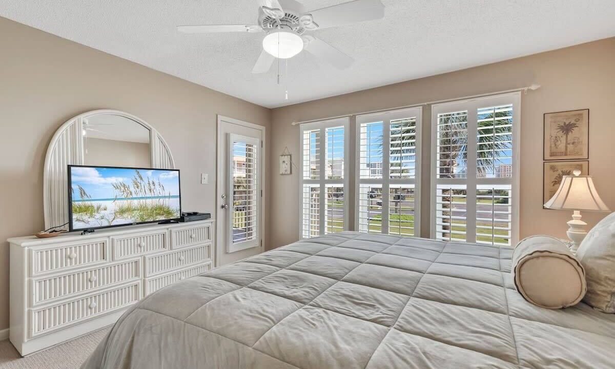 Photo of Bedroom in Orange Beach East
