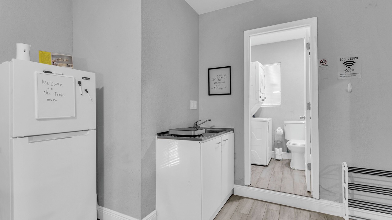 Photo of Bathroom in Carver City - Lincoln Gardens