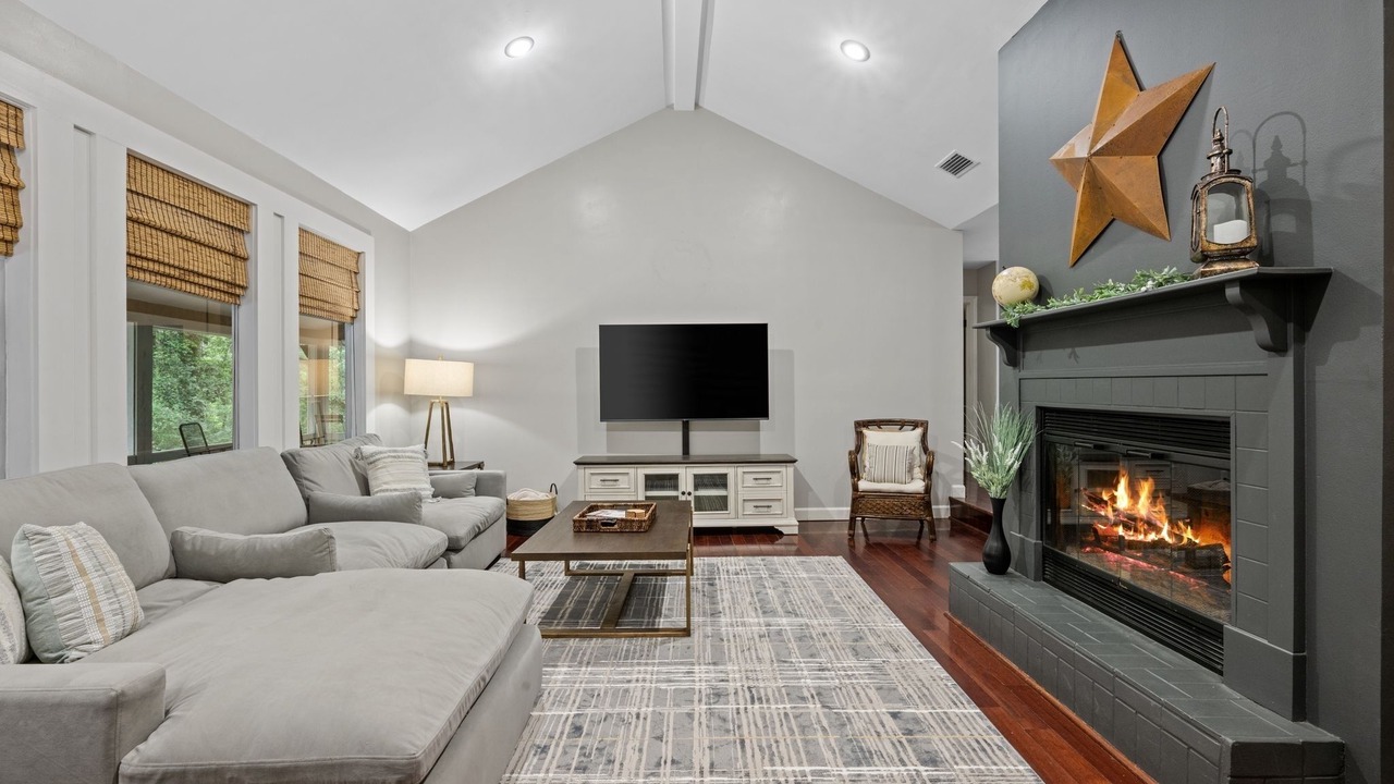 Photo of Livingroom in Daphne