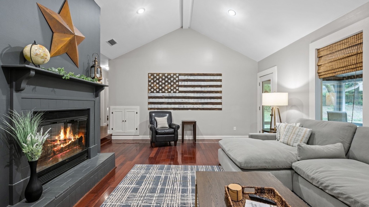 Photo of Livingroom in Daphne