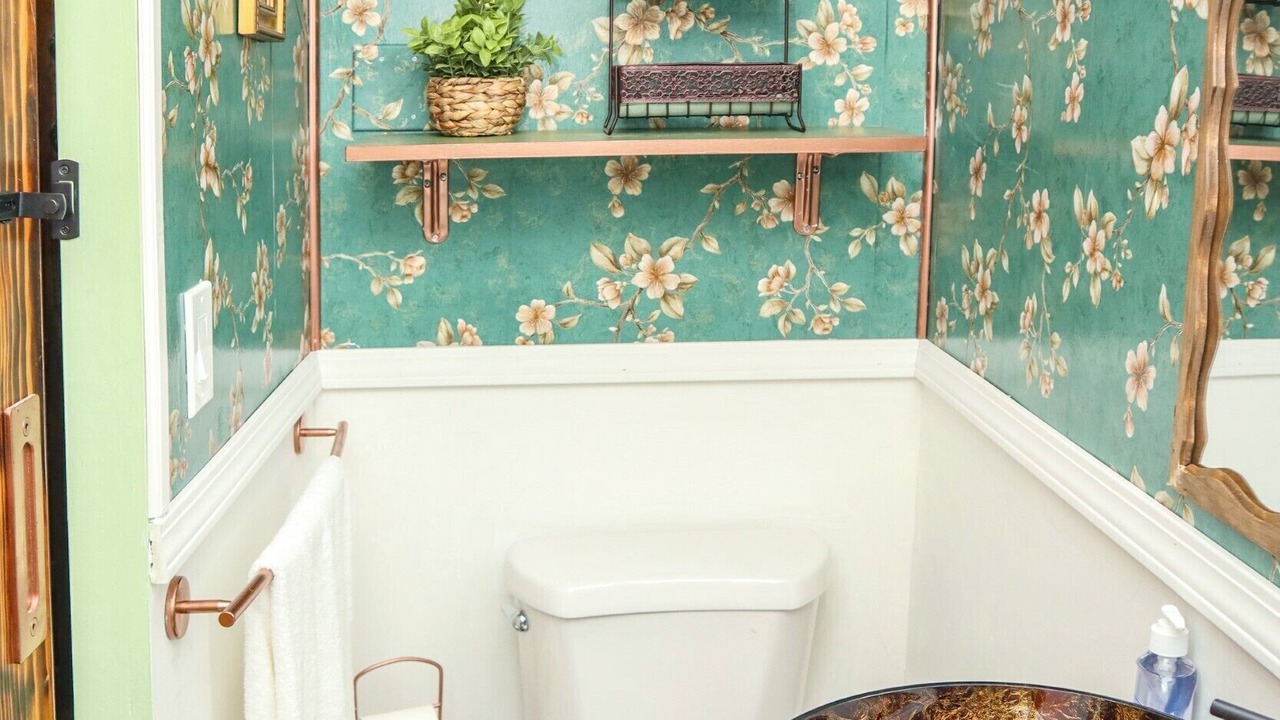 Photo of Bathroom in Hialeah