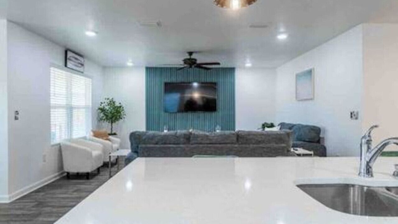 Photo of Livingroom in Foley