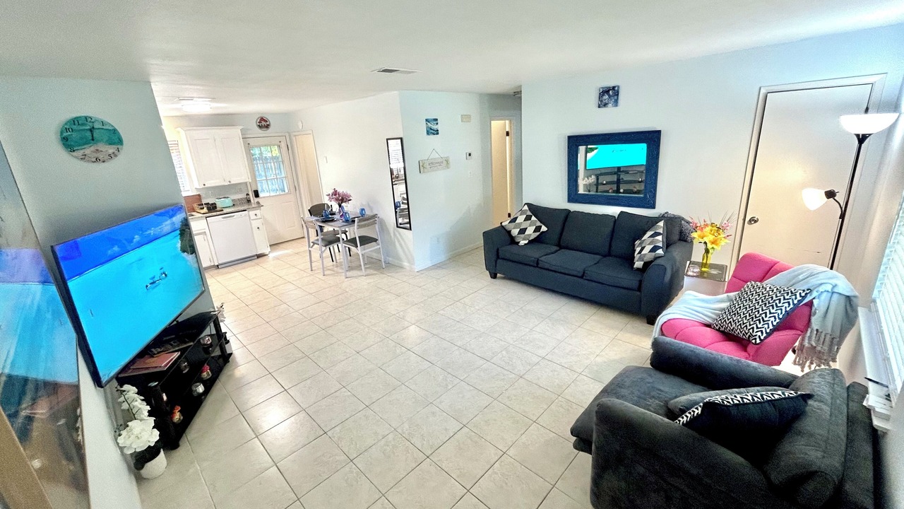 Photo of Livingroom in Northeast Pensacola