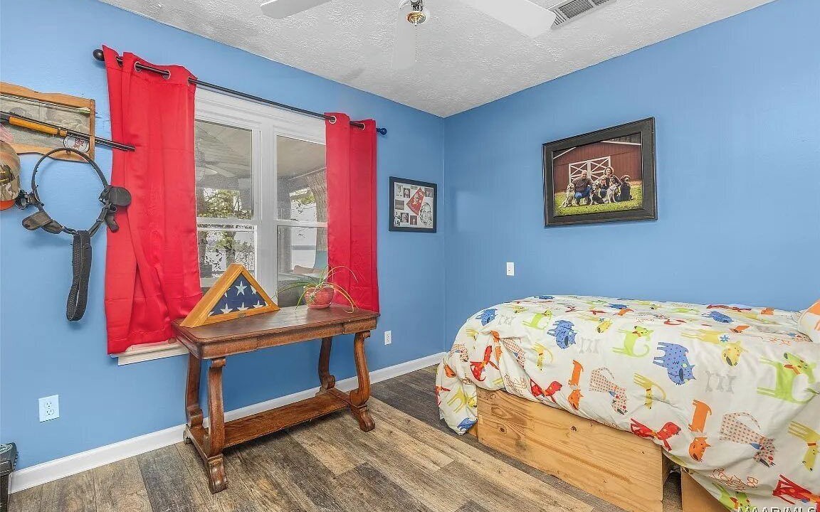 Photo of Bedroom in Titus