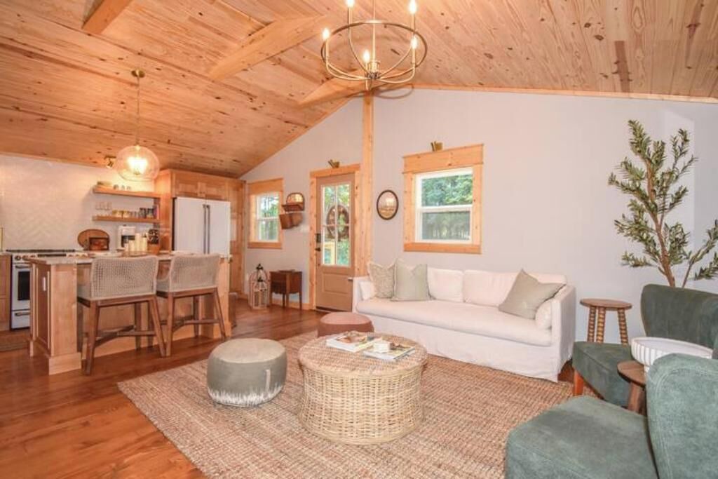 Photo of Livingroom in Hollins