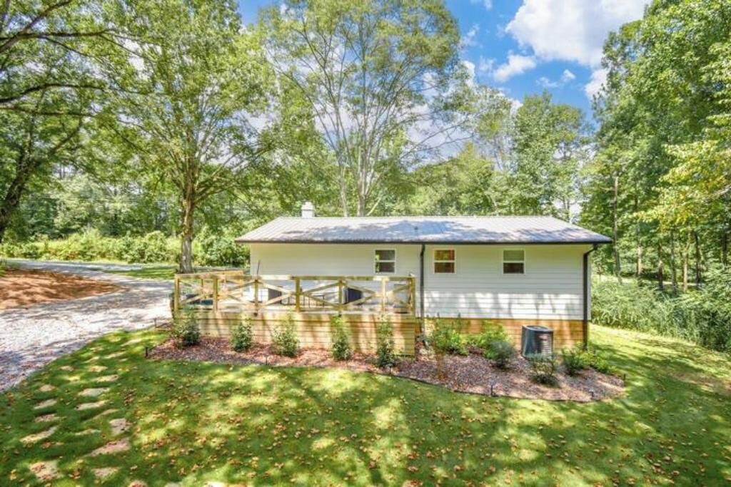 Photo of Outdoor in Hollins
