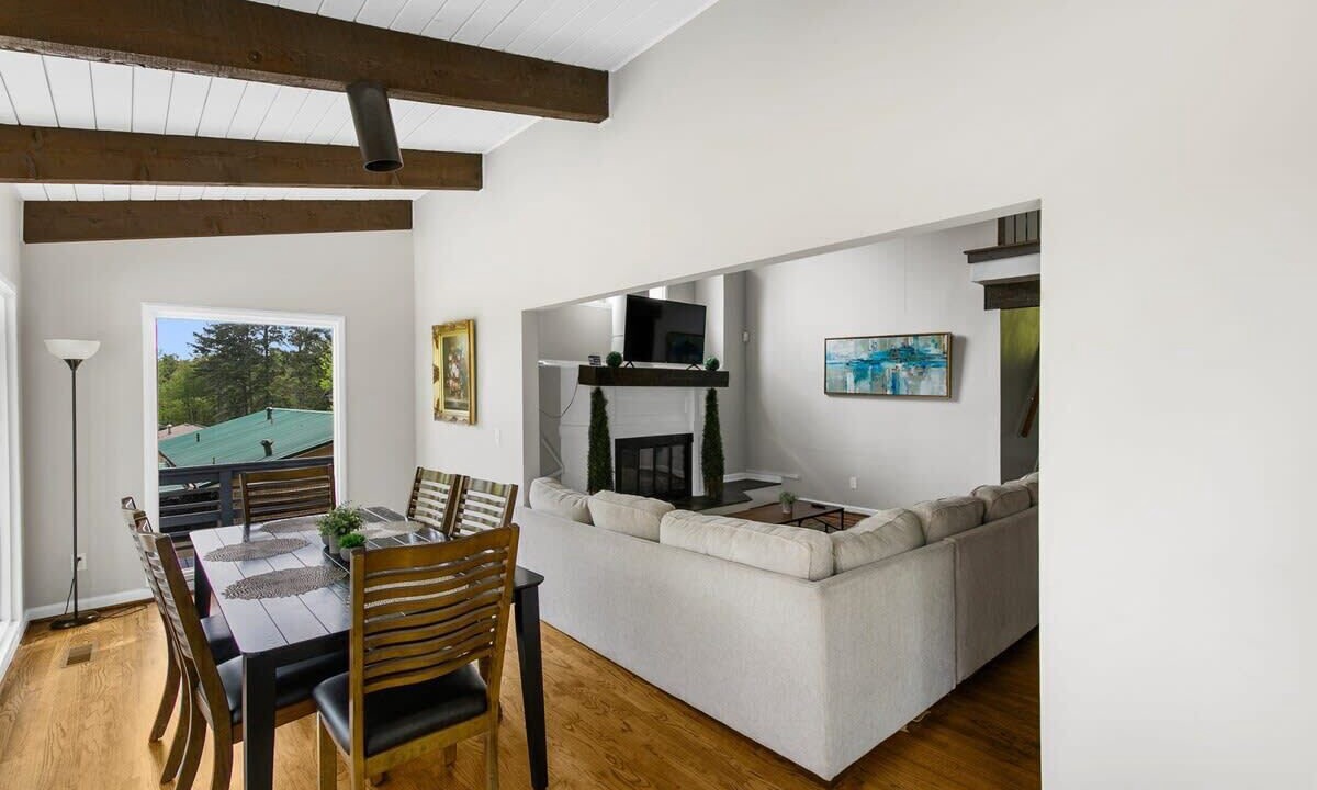 Photo of Bedroom in Crestline Heights