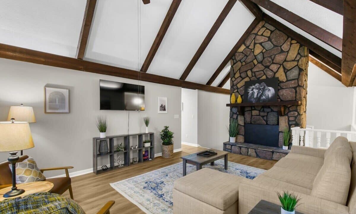 Photo of Livingroom in Crestline Heights