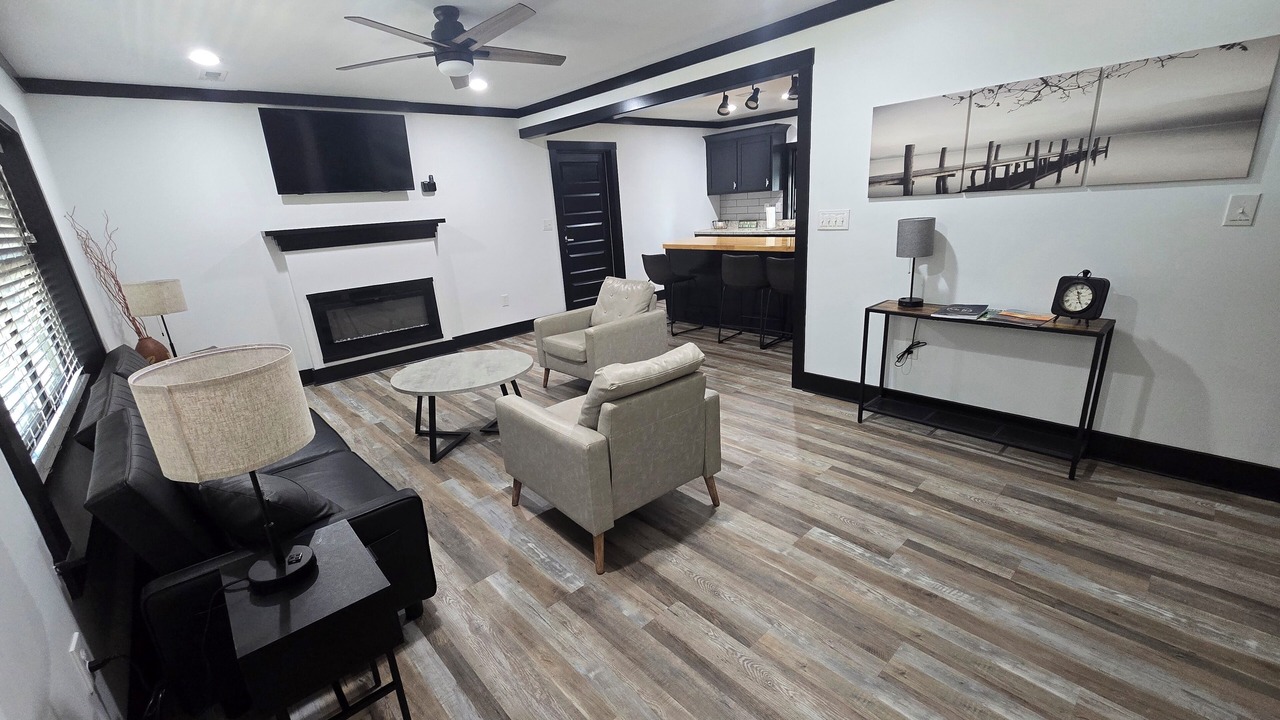 Photo of Livingroom in Guntersville