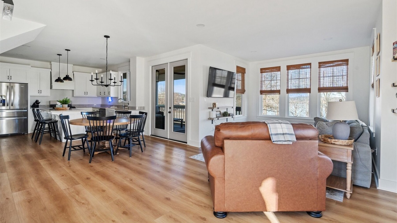 Photo of Livingroom in Guntersville