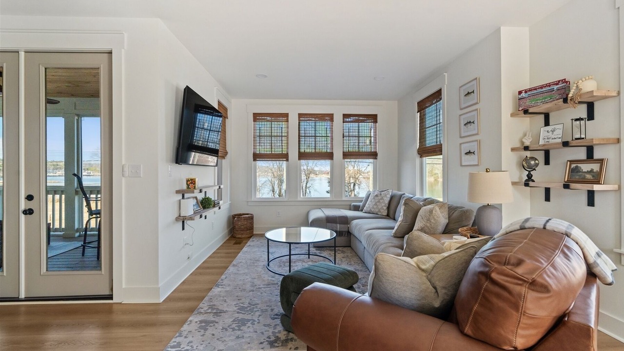 Photo of Livingroom in Guntersville