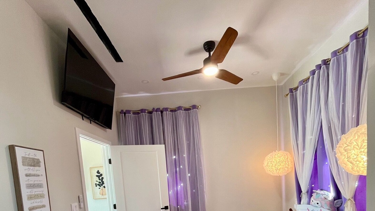 Photo of Bedroom in Ludlam