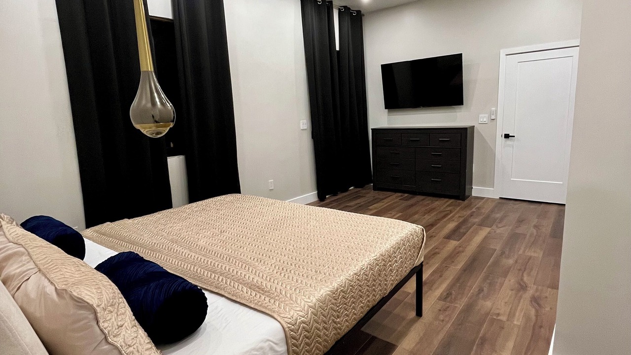 Photo of Bedroom in Ludlam