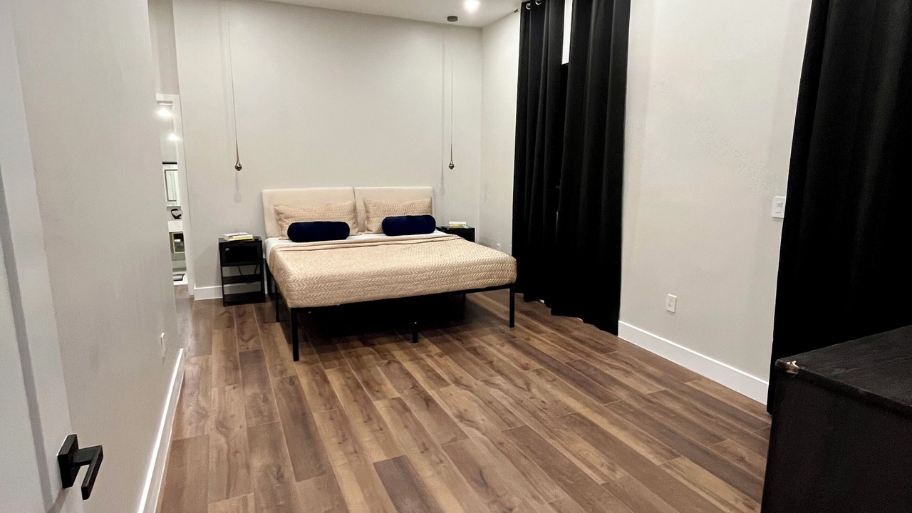 Photo of Bedroom in Ludlam