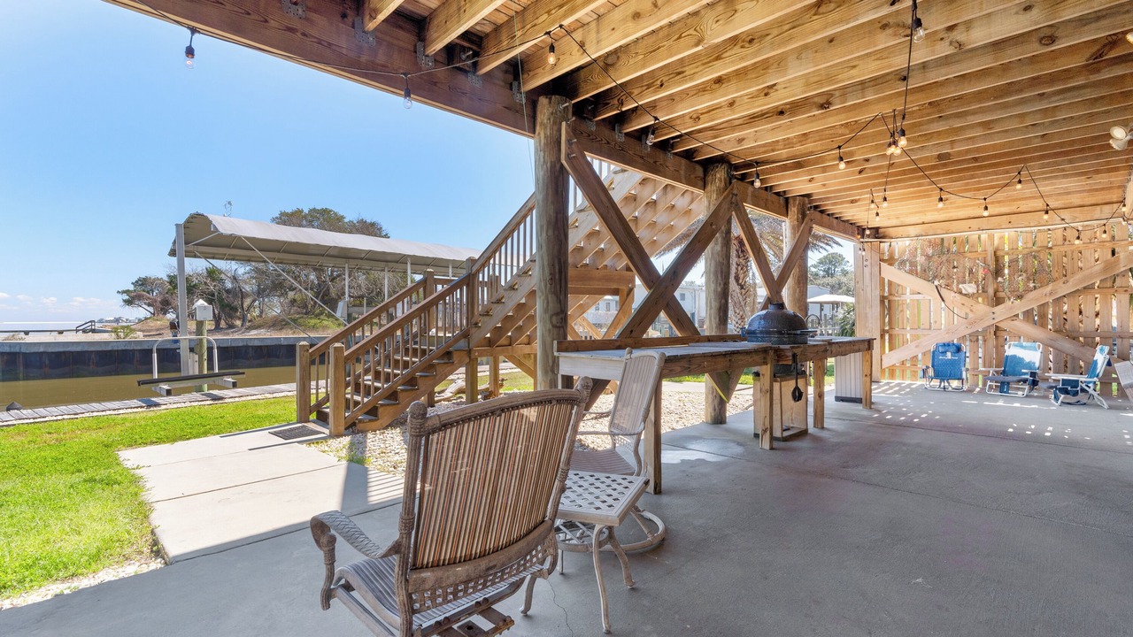 Photo of Patio Balcony in Pass Chateau Harbor