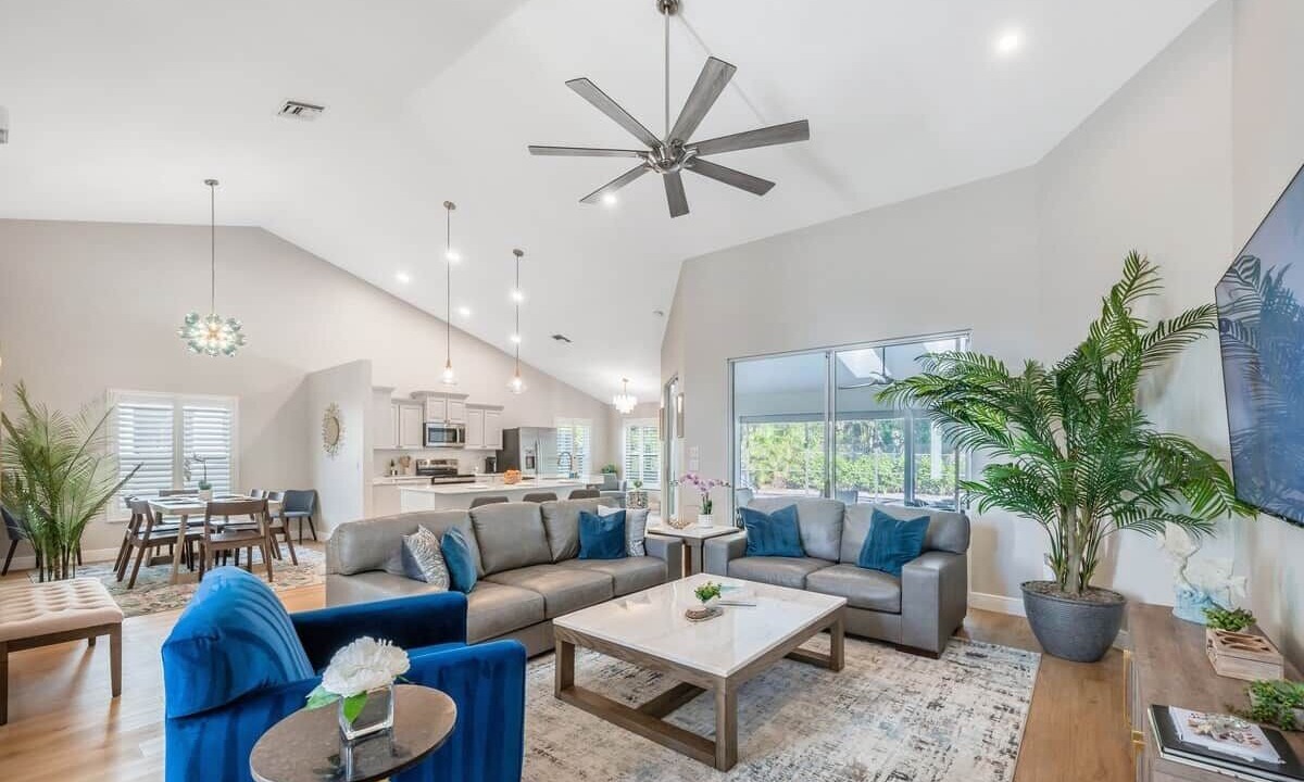 Photo of Livingroom in Crown Pointe