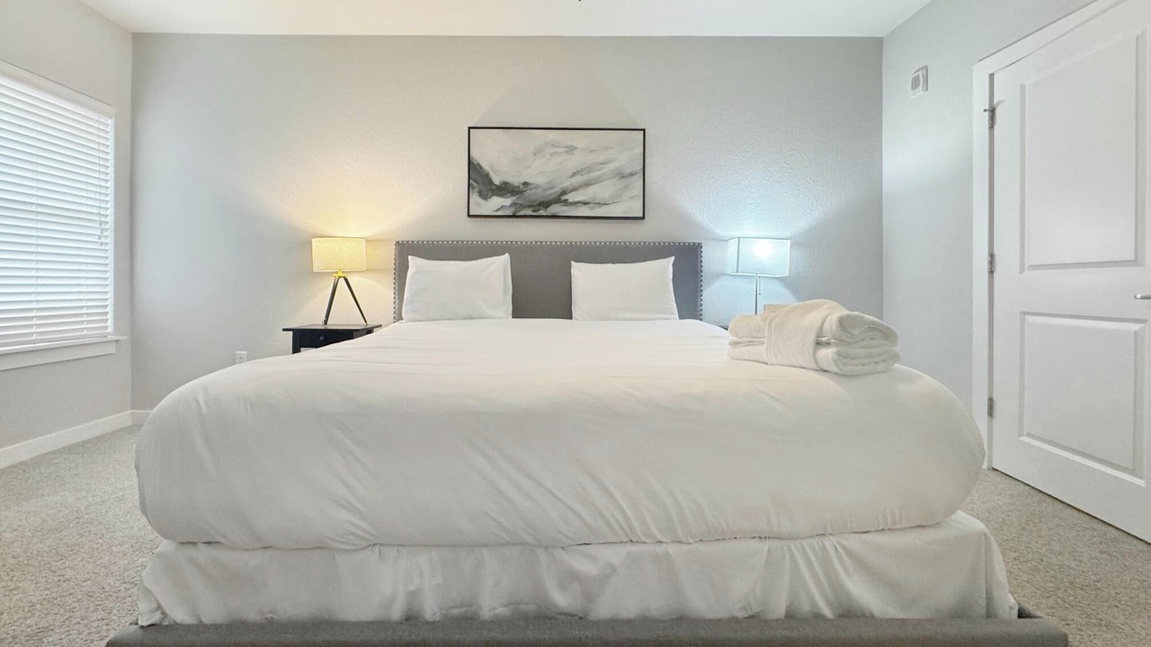 Photo of Bedroom in Carver City - Lincoln Gardens