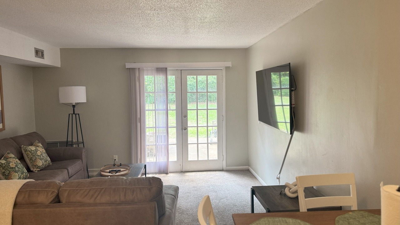 Photo of Livingroom in Enterprise