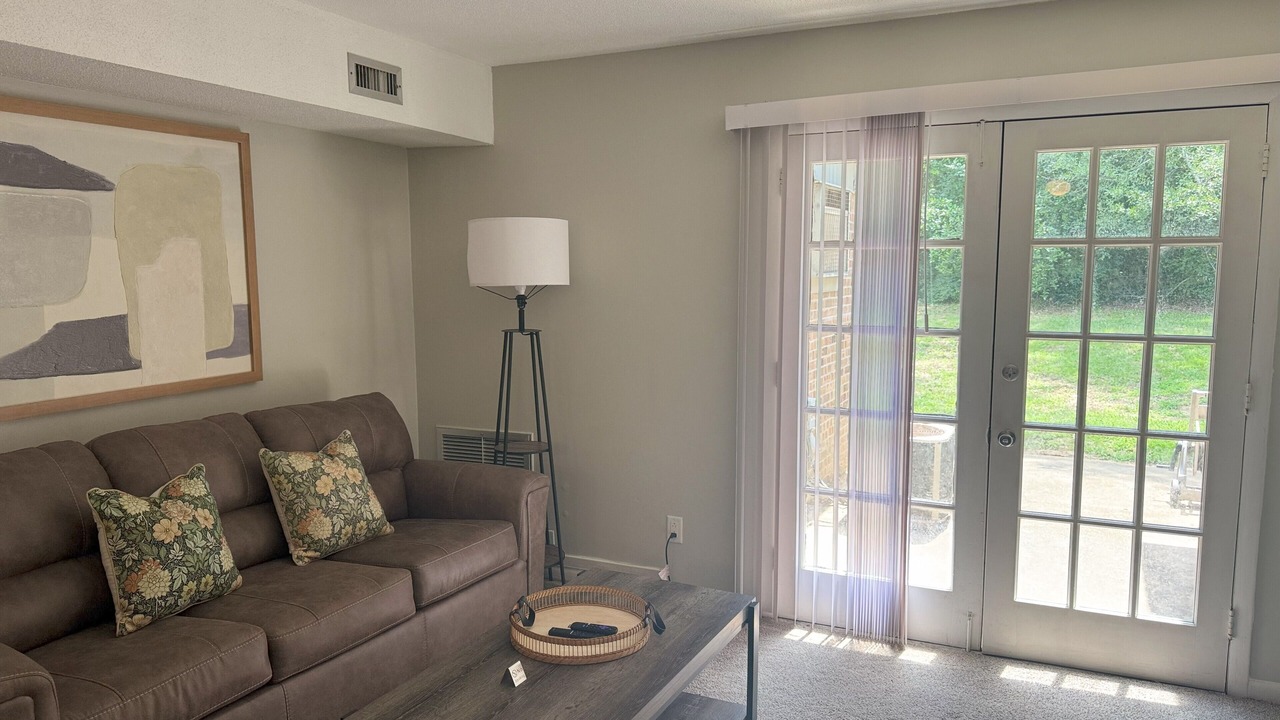 Photo of Livingroom in Enterprise