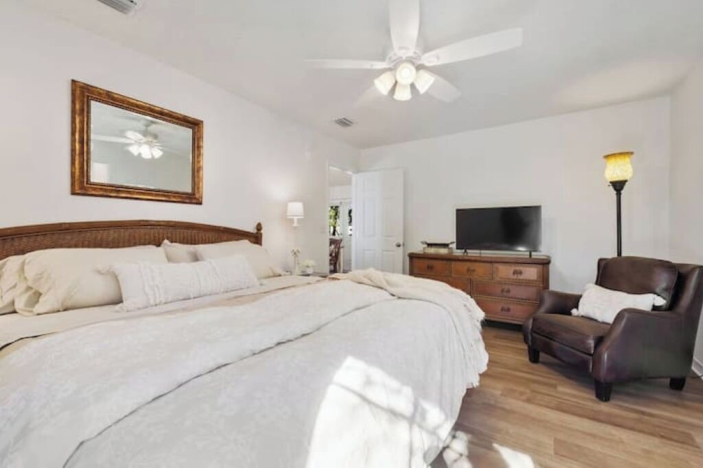 Photo of Bedroom in Foley