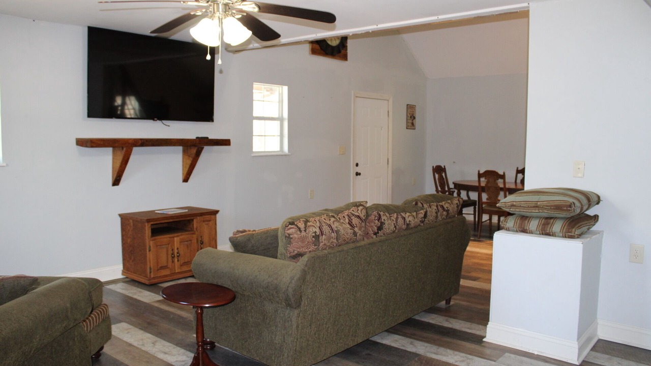 Photo of Livingroom in Shorterville