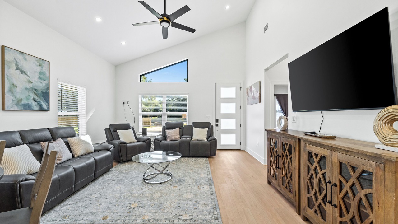 Photo of Livingroom in Foley