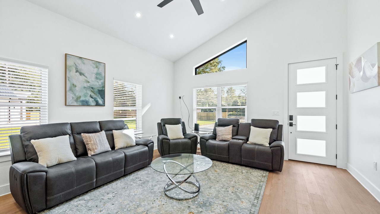 Photo of Livingroom in Foley