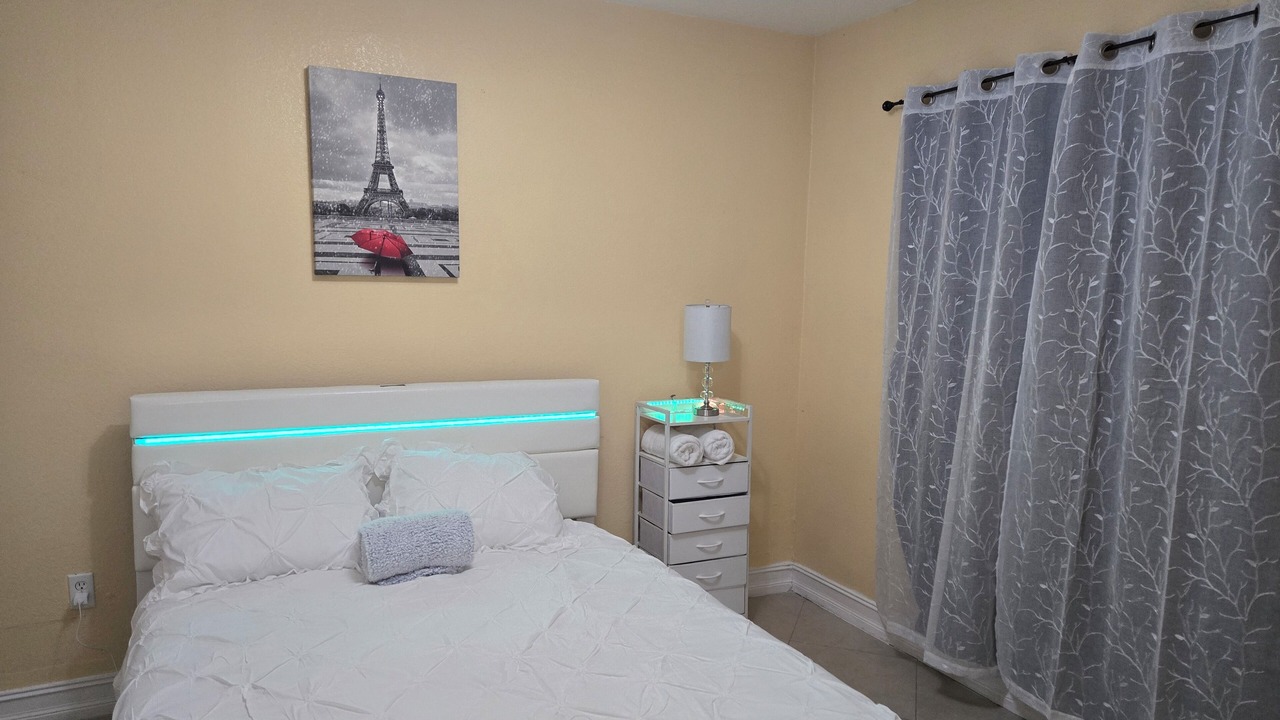 Photo of Bedroom in Hialeah