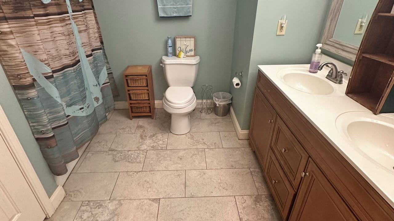 Photo of Bathroom in Moundville